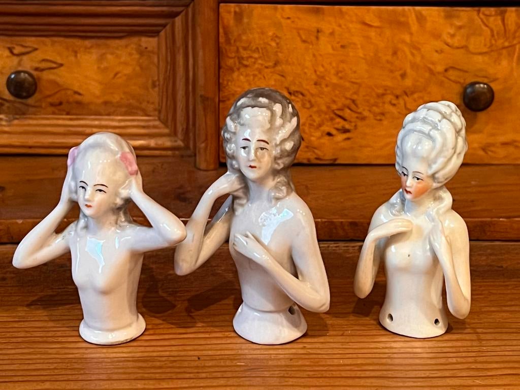 Antieke speldenkussen half dolls trio, Ophalen of Verzenden