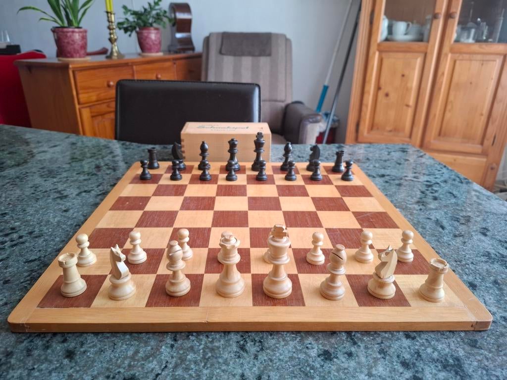 Schaakspel/damspel;Homas bord en Homas Staunton stukken, Ophalen