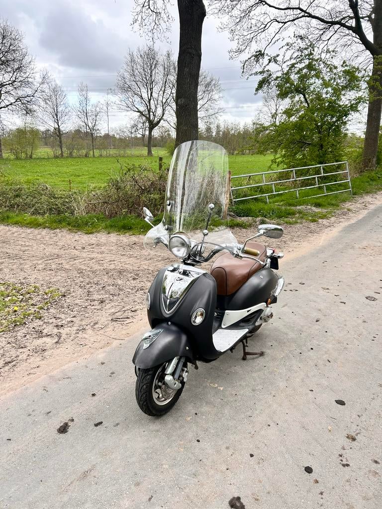 AGM Scooter - Loopt en start goed,, Fietsen en Brommers, Ophalen, Gebruikt, Benzine, Maximaal 25 km/u