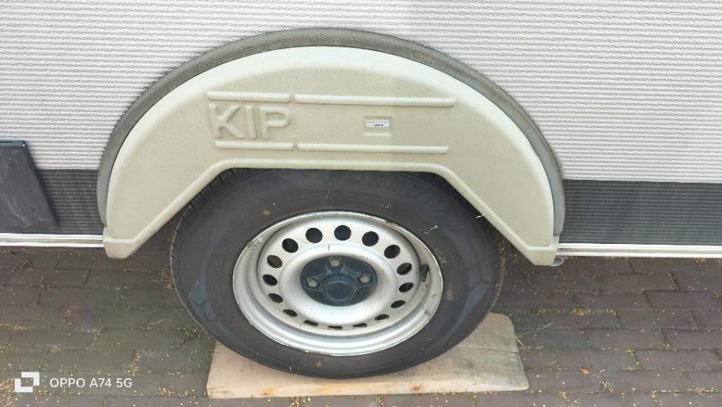 GEZOCHT......Spatbord KIP caravan, Ophalen