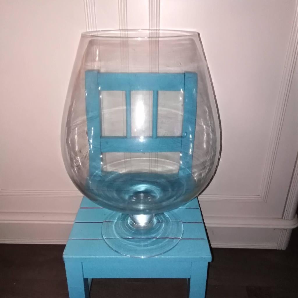 Grote vaas op voet in de vorm van een cognac glas, Ophalen, Gebruikt, Overige kleuren, Glas