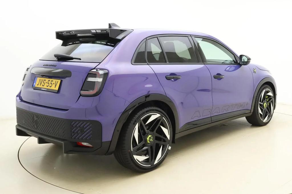 Abarth 600e Abarth Scorpionissima 54 kWh € 48.950,00, Auto's, Abarth, Automaat, Adaptive Cruise Control, 281 pk, Overige kleuren