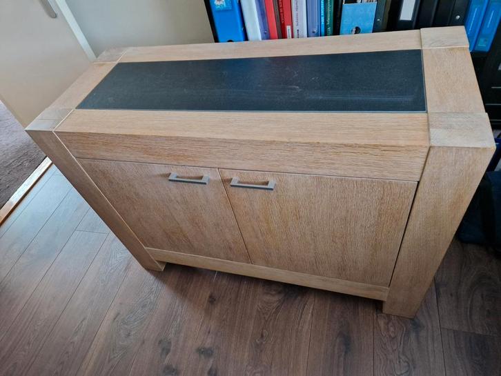 GRATIS eiken dressoir met leisteen blad, Huis en Inrichting, Kasten | Dressoirs, Gebruikt, 50 tot 100 cm, 25 tot 50 cm, Met deur(en)