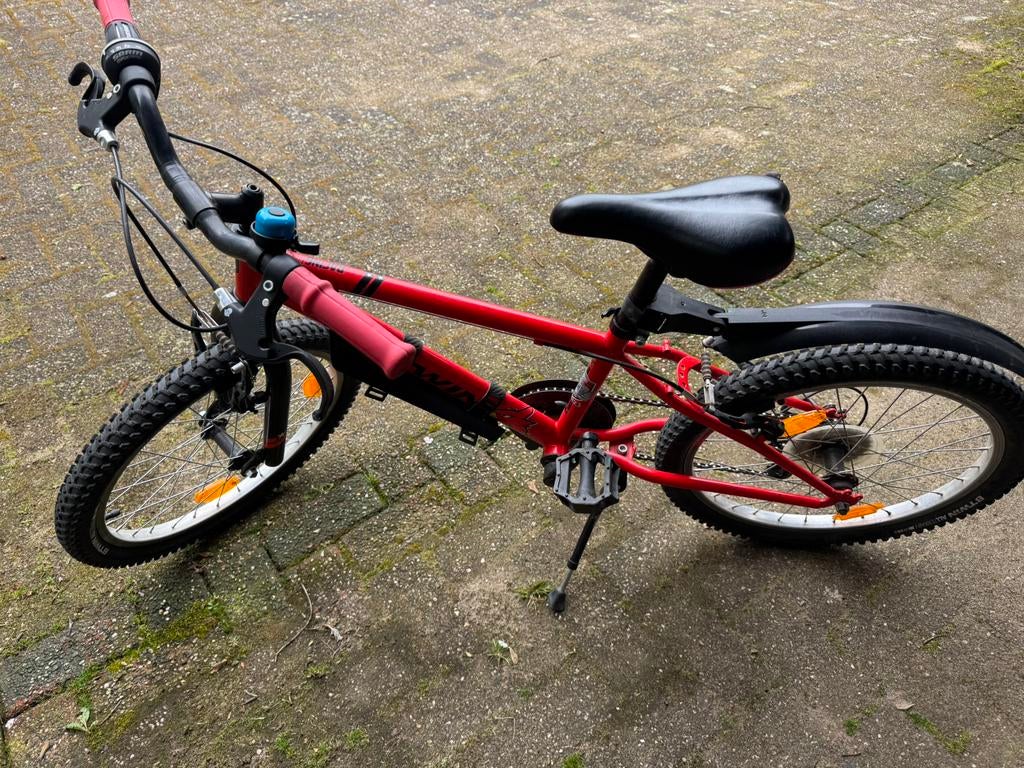 B-twin all terrain mountainbike 22 inch van 5 tot 8 jaar, Fietsen en Brommers, Minder dan 45 cm, Ophalen, Zo goed als nieuw, Overige merken
