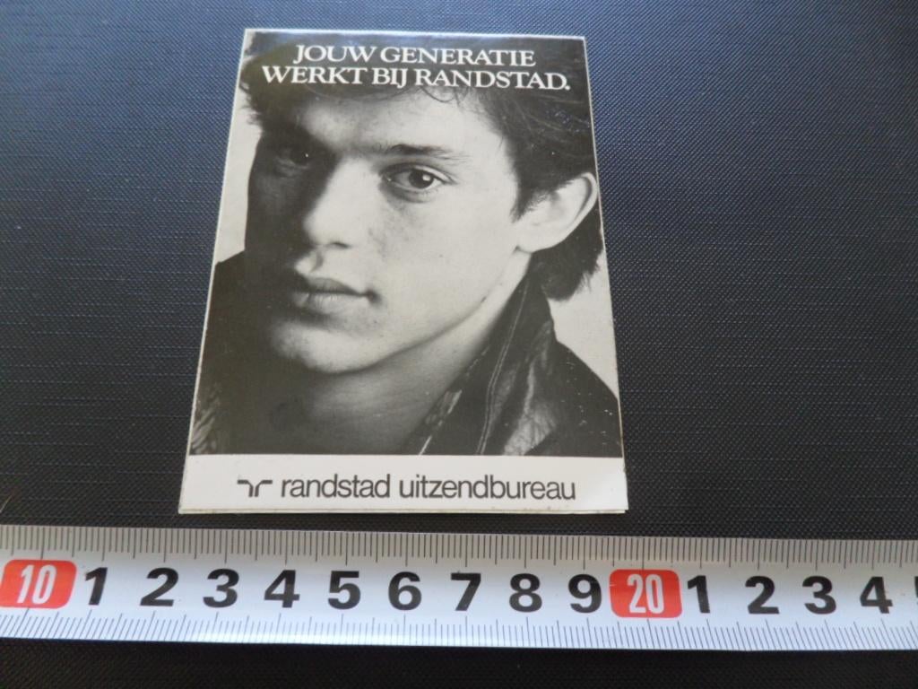sticker Jouw generatie werkt bij RANDSTAD uitzendbureau 052, Verzamelen, Stickers, Ophalen, Zo goed als nieuw