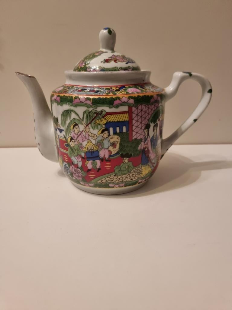 Antieke Chinese theepot met gedetailleerde decoratie, Antiek en Kunst, Antiek | Porselein, Ophalen of Verzenden