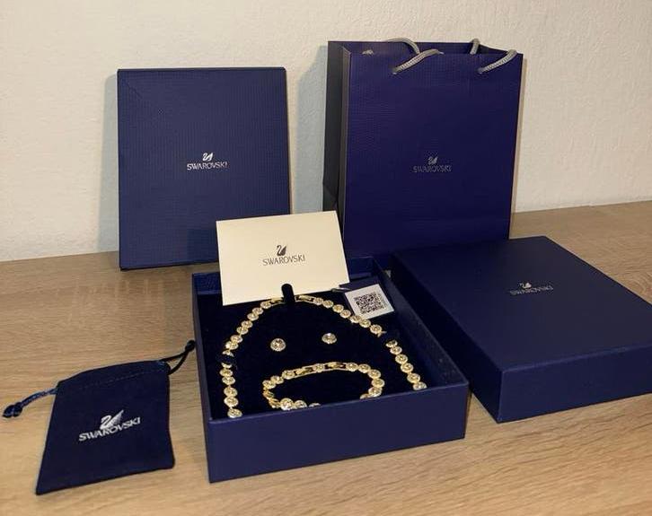 Swarovski set, Ophalen of Verzenden, Nieuw, Sieraad of Horloge
