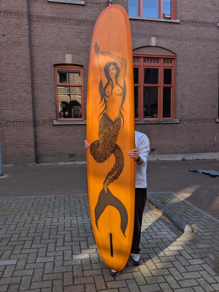Longboard singlefin 9'1 met unieke zeemeermin artwork, Ophalen, Zo goed als nieuw, Longboard, Met koord