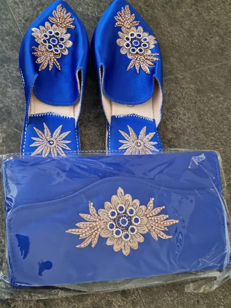 Blauwe Marokkaanse Babouches met Bijpassende Clutch, Blauw, Nieuw, Sandalen of Muiltjes, Ophalen of Verzenden