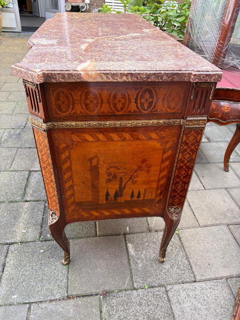 Prachtige Franse commode in marqueterie in topstaat, Antiek en Kunst, Ophalen