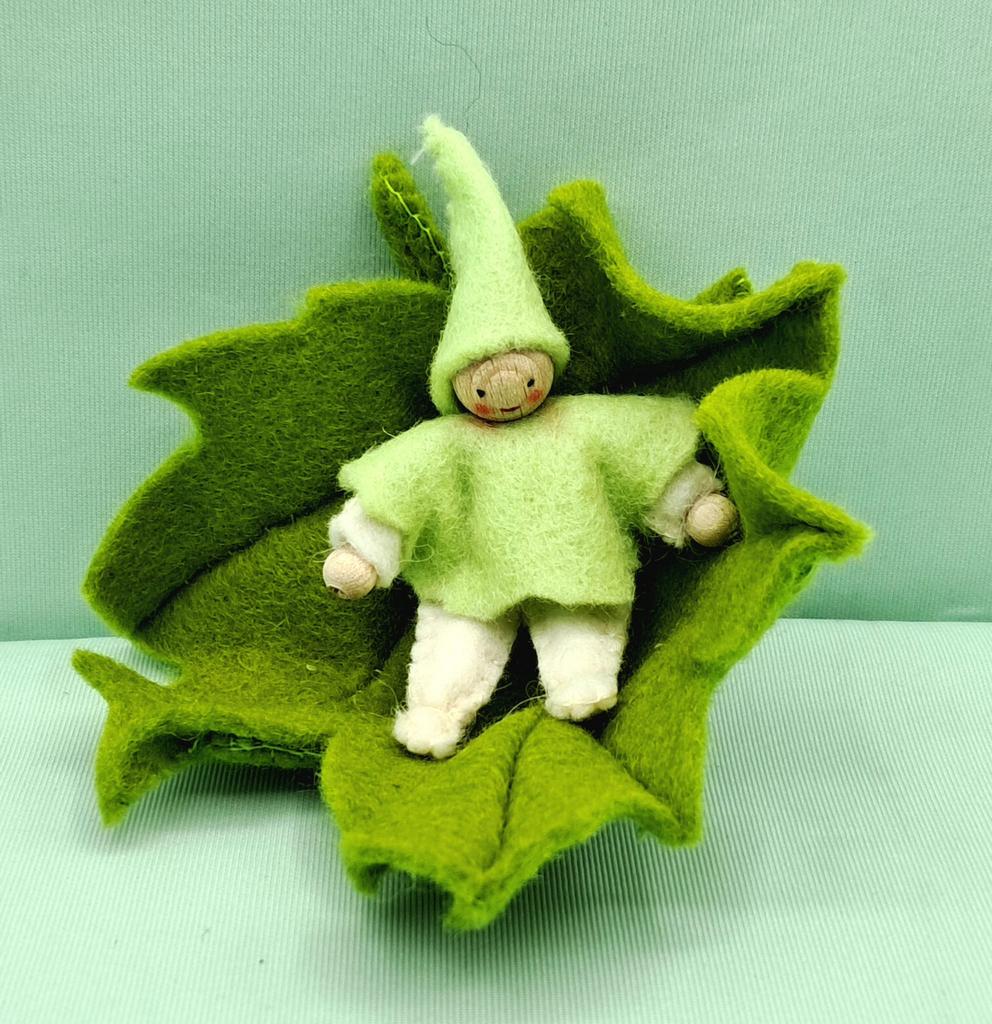 Baby kabouter in blad, Hobby en Vrije tijd, Vilt, Ophalen of Verzenden, Zo goed als nieuw, Boek of Patroon