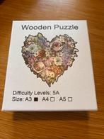 Houten puzzel hartvormig bloemen A3, Ophalen of Verzenden, Minder dan 500 stukjes, Zo goed als nieuw, Legpuzzel