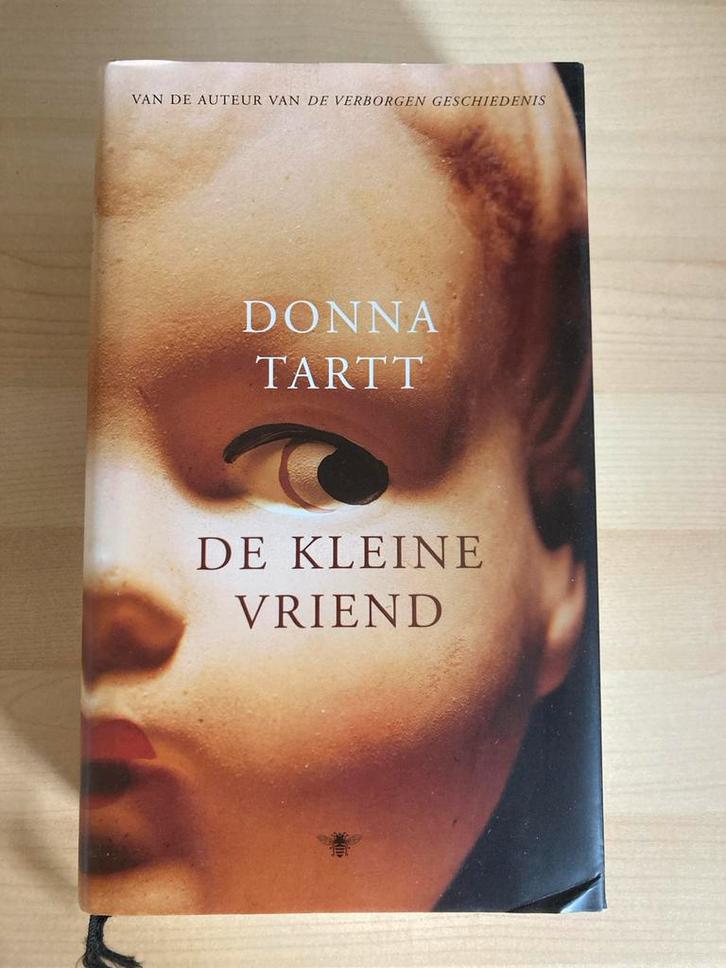 De Kleine Vriend door Donna Tartt, Boeken, Romans, Zo goed als nieuw, Nederland, Ophalen of Verzenden