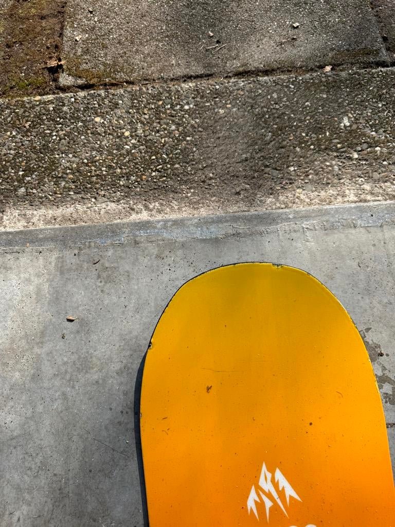 Jones Snowboard met bindingen - Gebruikt, Sport en Fitness, Snowboarden, Ophalen of Verzenden, Gebruikt, Board