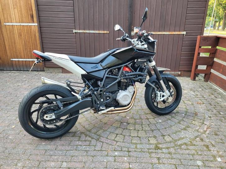 Husqvarna Nuda 900  . Bwjr 2013 ., Motoren, Motoren | Husqvarna, Particulier, SuperMoto, meer dan 35 kW, 2 cilinders, Minimaal motorrijbewijs A1