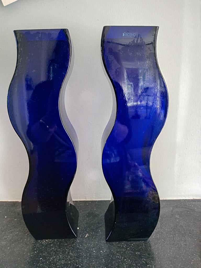 Set van 2 Krosno diepblauwe glazen vazen, golvend design, Huis en Inrichting, Woonaccessoires | Vazen, Ophalen, Blauw, Minder dan 50 cm