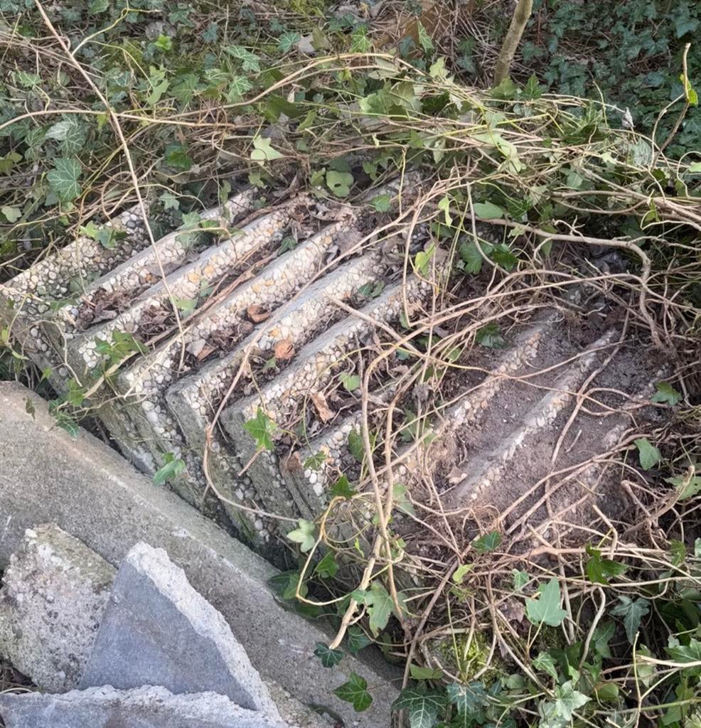 Gratis: gewassen grindtegels 40x60 10-13 stuks, Tuin en Terras, Ophalen, Gebruikt, Minder dan 5 m², Grind