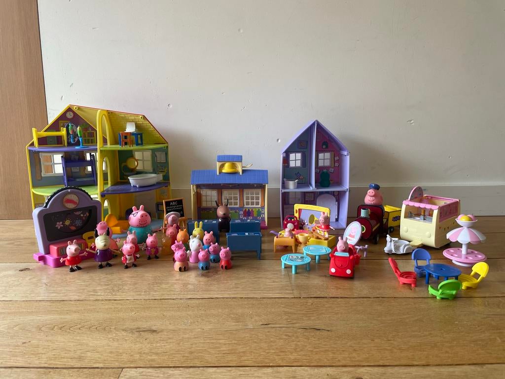 Peppa Pig speelhuis met figuren en spulletjes, Ophalen, Gebruikt, Jongen of Meisje