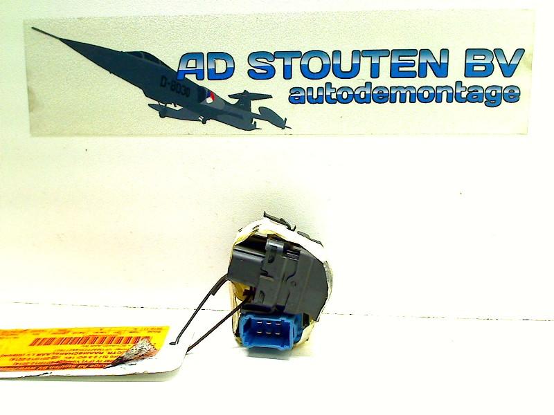 Raamschakelaar Links Voor Renault Master III (FV) 2010, Gebruikt, Renault Deutschland AG, Dialog.deutschland@renault.de, Peter-Huppertz-Straße 5, Köln 51063, , Duitsland