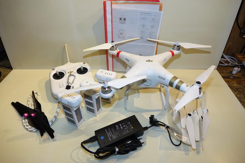 DJi Phantom Drone met 3 accu,s en aantal propellers in tas., Elektro, Gebruikt, Verzenden, Quadcopter of Multicopter