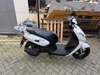 Peugeot Kisbee Scooter - Wit, Goed Onderhouden, Fietsen en Brommers, Gebruikt, Overige modellen, Maximaal 45 km/u, Ophalen of Verzenden