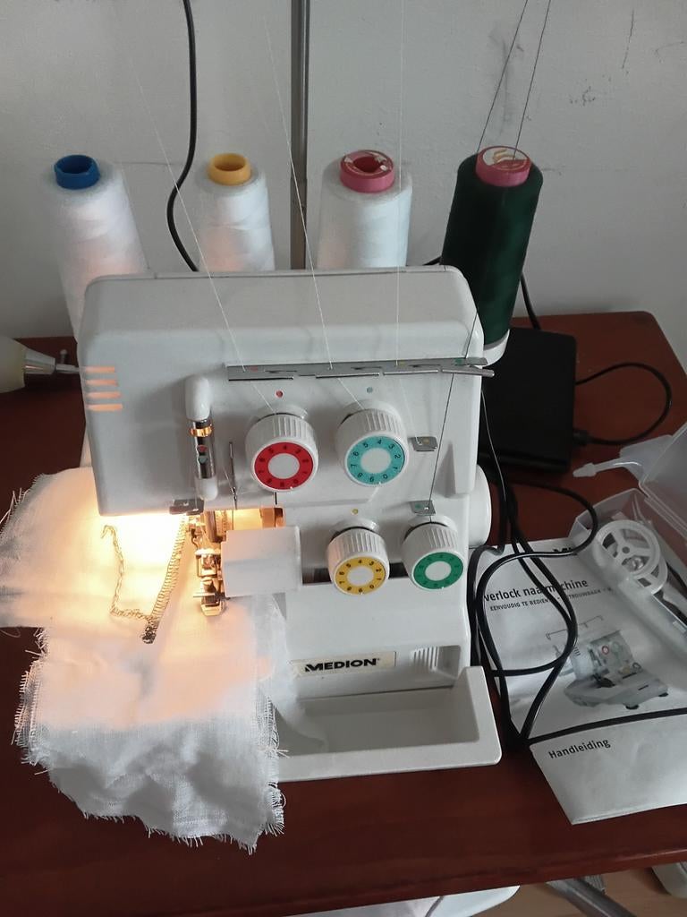 Mooie lockmachine, Ophalen of Verzenden, Zo goed als nieuw