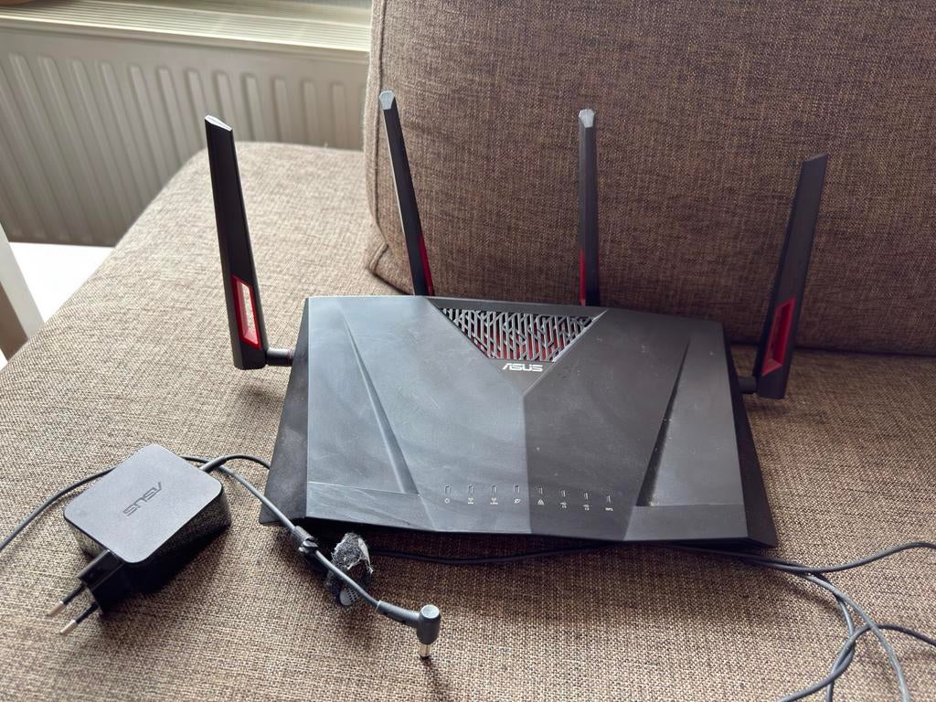 ASUS gaming router Ac88u, Computers en Software, Routers en Modems, Ophalen of Verzenden, Gebruikt, Router