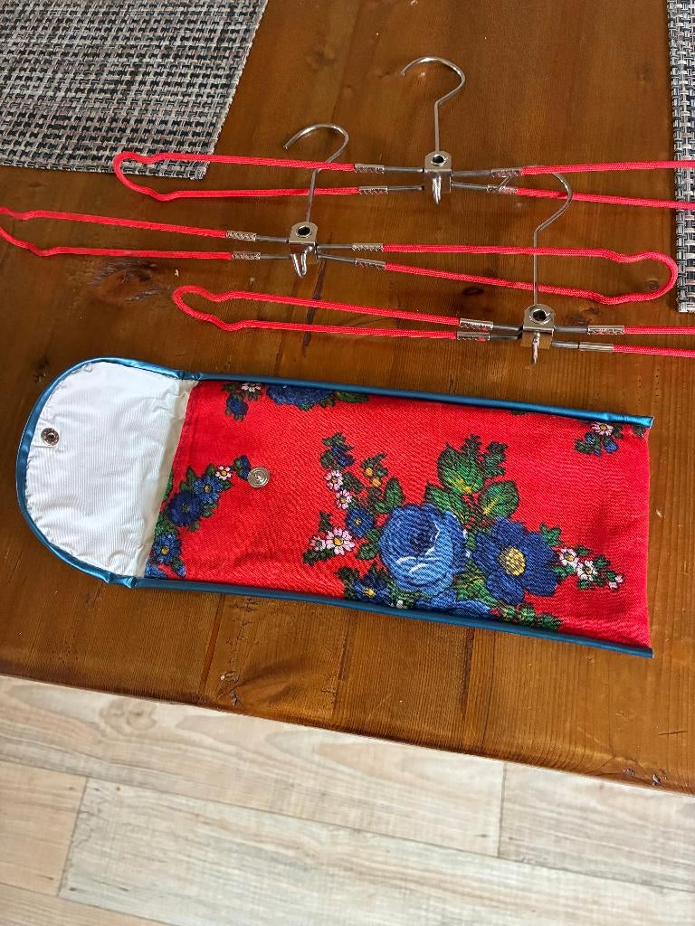 Vintage  3 Opvouwbare Metalen Kleerhangers 37 cm. in etui, Antiek en Kunst, Ophalen of Verzenden