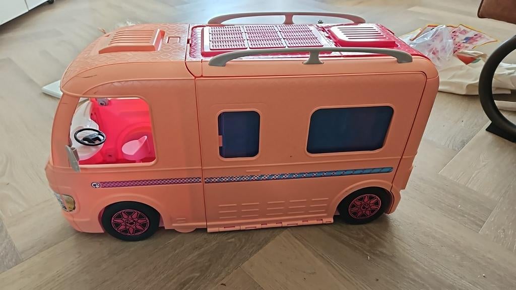 Barbie Camper met accessoires en poppen, Ophalen of Verzenden, Meisje