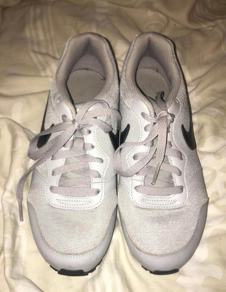 Nike MD Runner 2 sneakers - Grijs - Maat 39, Kleding | Dames, Schoenen, Gedragen, Sneakers of Gympen, Grijs, Ophalen of Verzenden