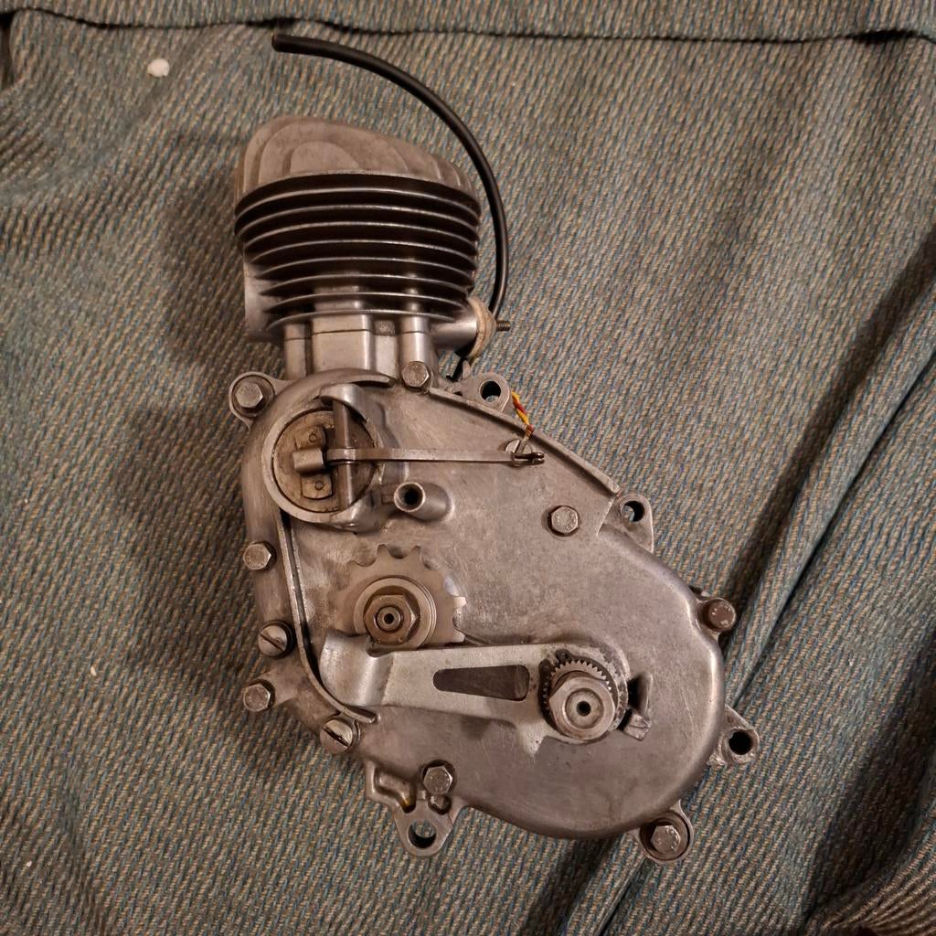 NSU motorblokje 2 versnellingen + cabrateur., Ophalen, Gebruikt, Blok, Overige merken