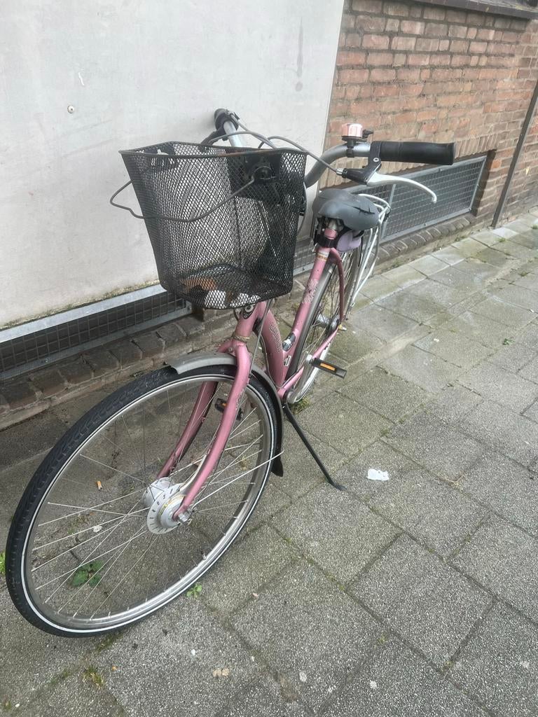 Roze Batavus fiets met mand en bagagedrager, Fietsen en Brommers, Fietsen | Dames | Damesfietsen, Gebruikt, Versnellingen, Batavus