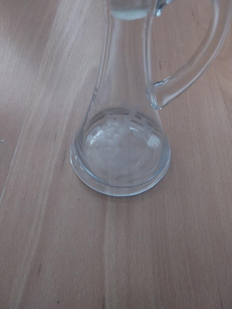 Sierkarafje glas, met druiven motiefje en glazen dopje, Ophalen