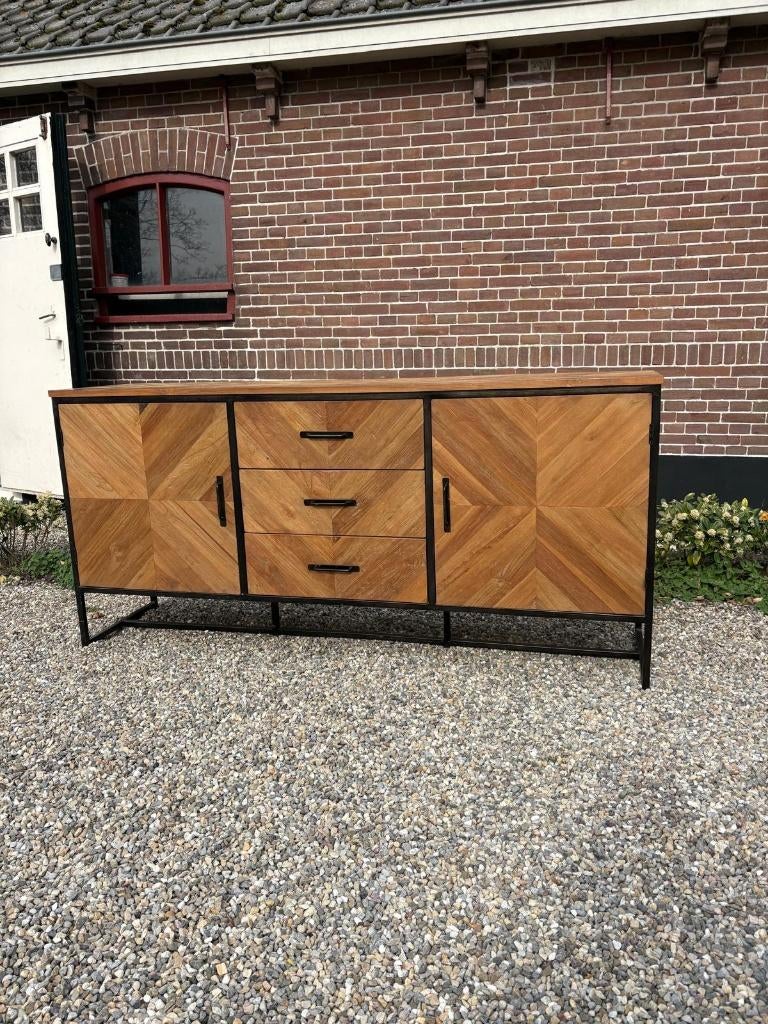 Dressoir met stalen frame, Ophalen, 150 tot 200 cm, Zo goed als nieuw, Industrieel