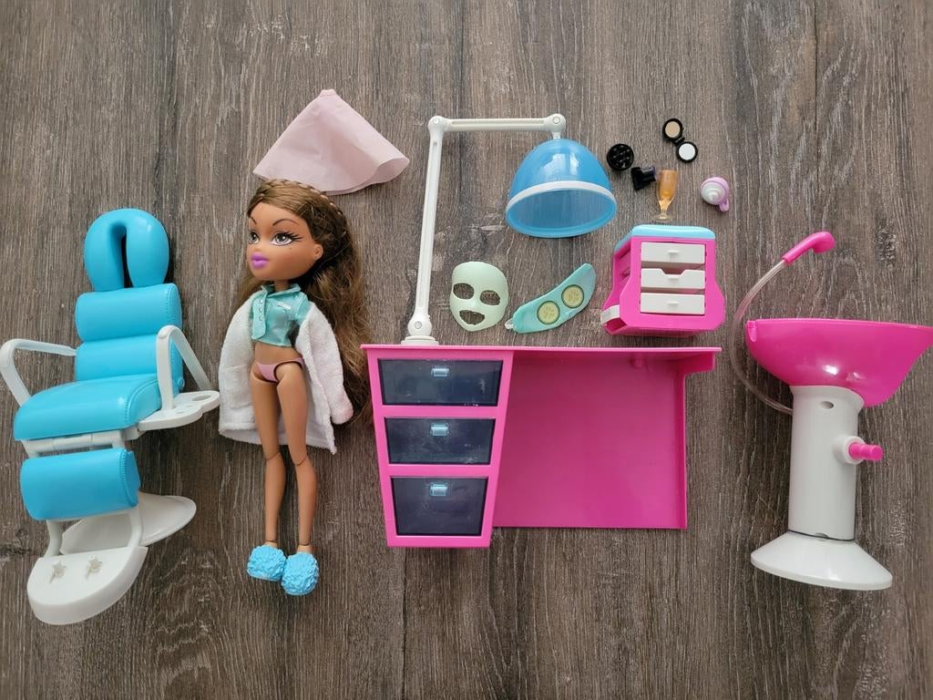 Bratz sleep-over spa hairsalon speelset met yasmin, Kinderen en Baby's, Speelgoed | Poppen, Ophalen of Verzenden, Gebruikt, Overige typen