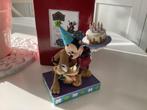 Disney traditions mickey en pluto met doos, Ophalen of Verzenden, Mickey Mouse, Zo goed als nieuw, Beeldje of Figuurtje