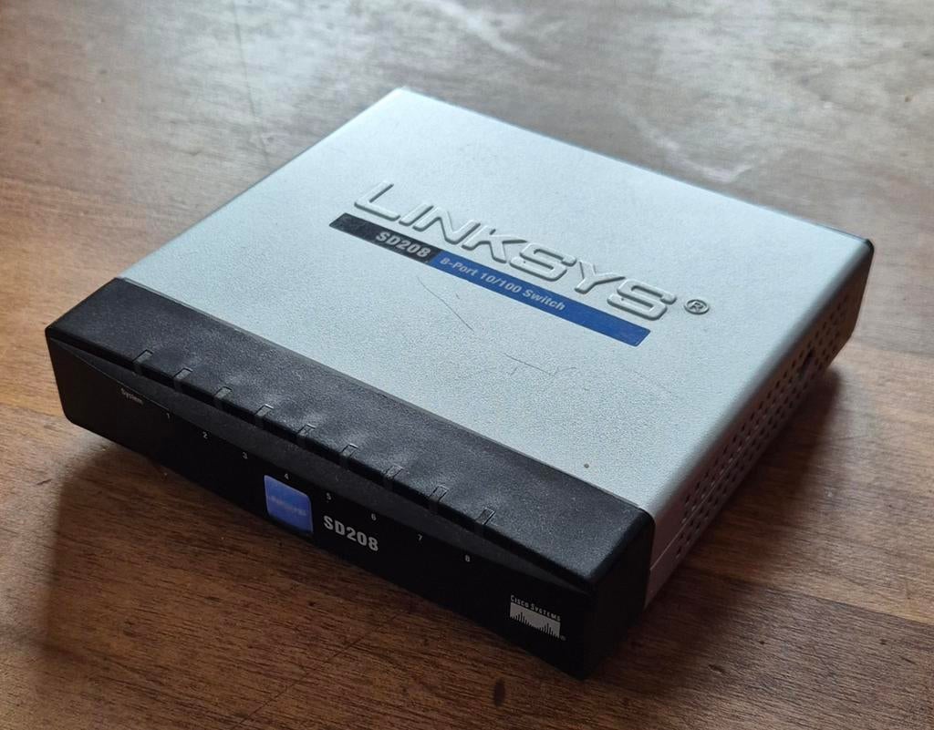 Linksys SD208 8-Poorts 10/100 Switch, Computers en Software, Netwerk switches, Ophalen