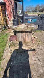 Grote houten kabelhaspel, Ophalen