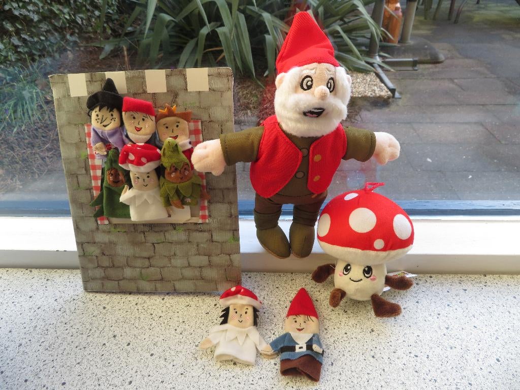 Kabouter en paddenstoel knuffel vingerpopjes vliegenzwam, Ophalen of Verzenden, Zo goed als nieuw, Overige typen