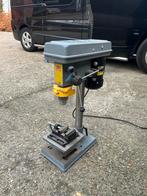 Kolom boor met bankschroef, Doe-het-zelf en Verbouw, Gereedschap | Boormachines, Ophalen, Gebruikt, Minder dan 400 watt, Kolomboormachine