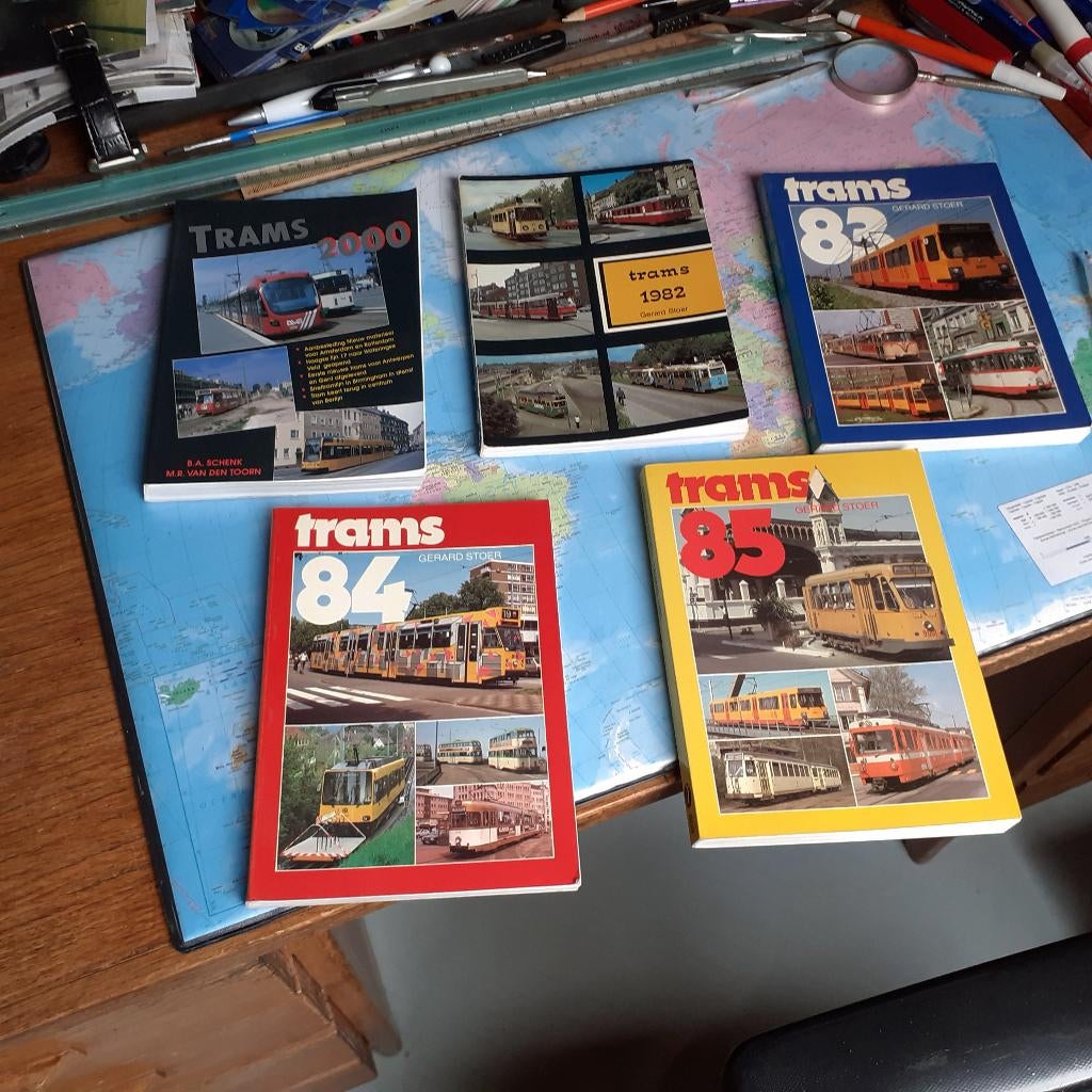 5 Tram boekjes  W.o.: Trams 2000  Trams 1982, Verzamelen, Spoorwegen en Tramwegen, Verzenden, Zo goed als nieuw, Trein, Boek of Tijdschrift
