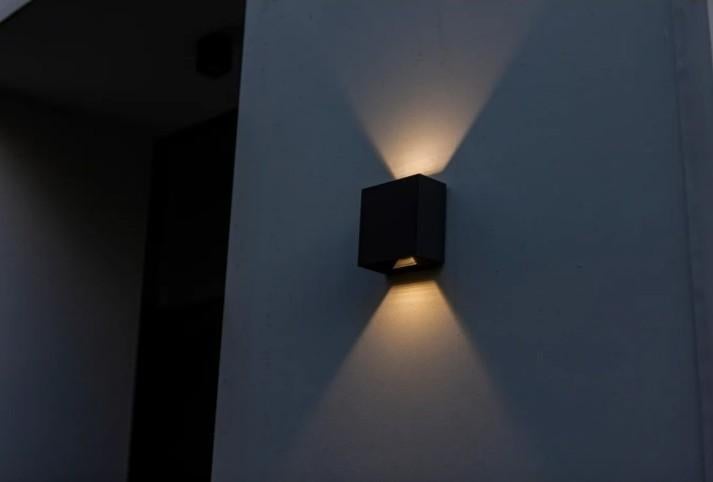 Zo goed als nieuwe buitenlamp (zwart) te koop!, Minder dan 50 watt, Wandlamp, Aluminium, Ophalen of Verzenden