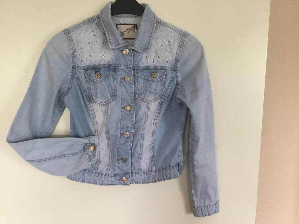 Spijkerjasje zara met steentjes op schouder S, Kleding | Dames, Ophalen, Blauw, Zara, Zo goed als nieuw