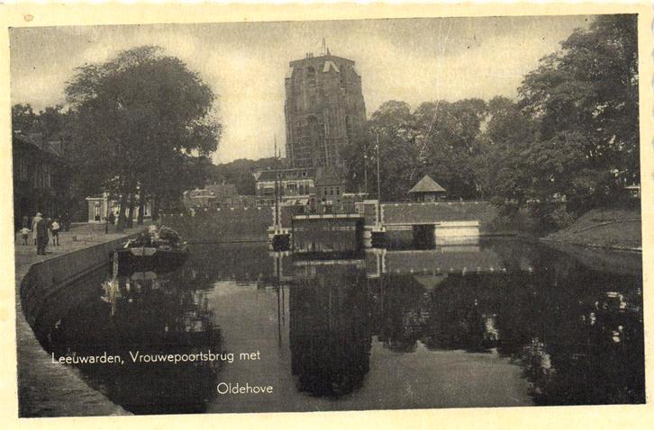 Leeuwarden, Vrouwepoortsbrug met Oldehove - ongelopen, Verzamelen, Ansichtkaarten | Nederland, Ongelopen, Friesland, 1940 tot 1960