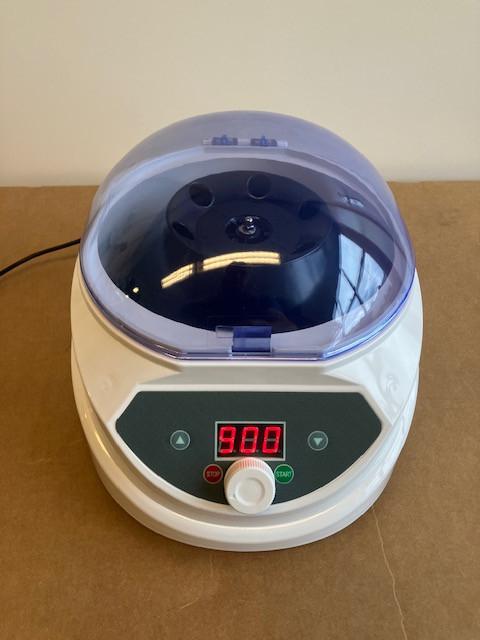 Kleine handzame centrifuge verschillende maten bloed buizen, Niet ingevuld, Niet ingevuld, Nieuw, Ophalen of Verzenden