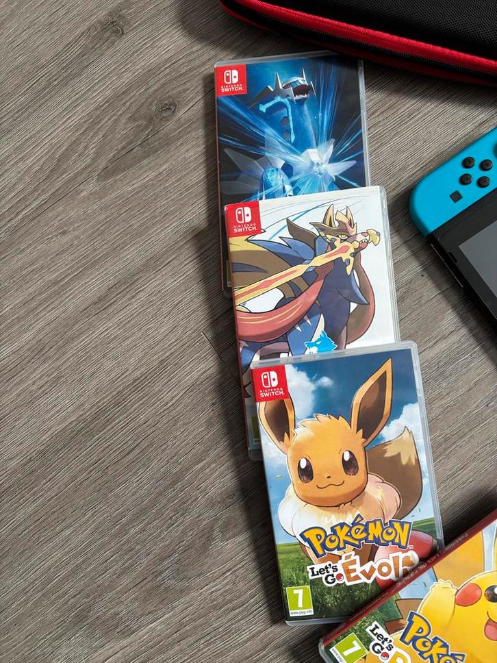 Nintendo Switch Pokémon set met 5 spellen en accesoires!, Spelcomputers en Games, Games | Nintendo Switch, Zo goed als nieuw, Role Playing Game (Rpg)
