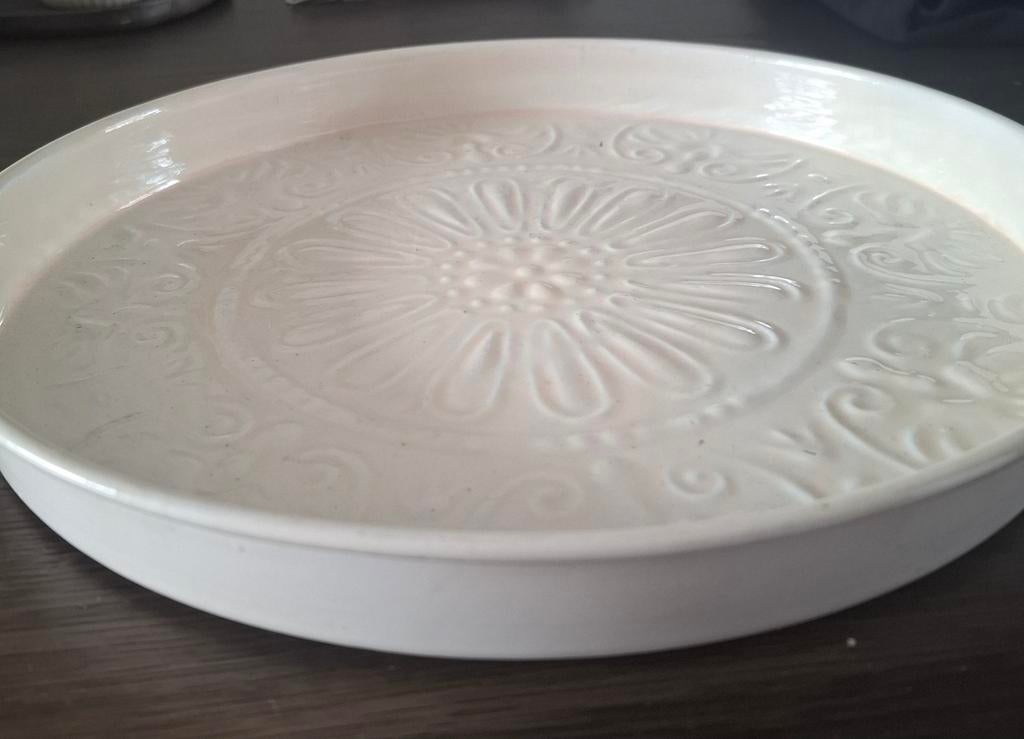 Licht geel crème metalen plateau, dienblad met bloemmotief, Ophalen of Verzenden, Zo goed als nieuw, Rond, Metaal