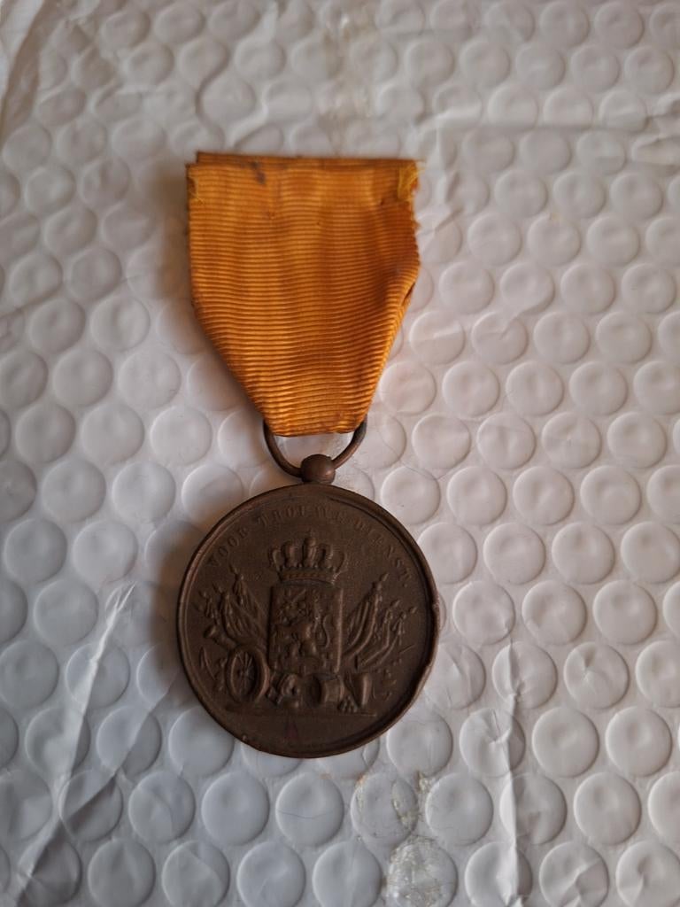 Medaille trouwe dienst brons groot model met leter w knil, Verzenden, Landmacht, Nederland, Lintje, Medaille of Wings