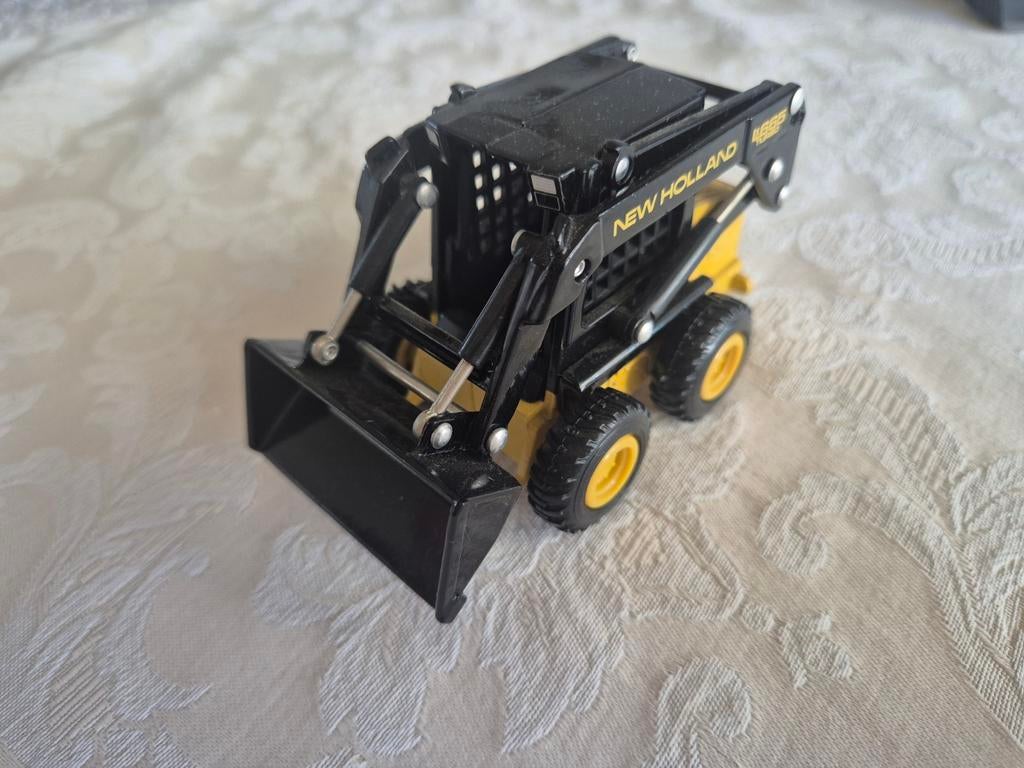 Minigraver New Holland, Ophalen of Verzenden, Bus of Vrachtwagen