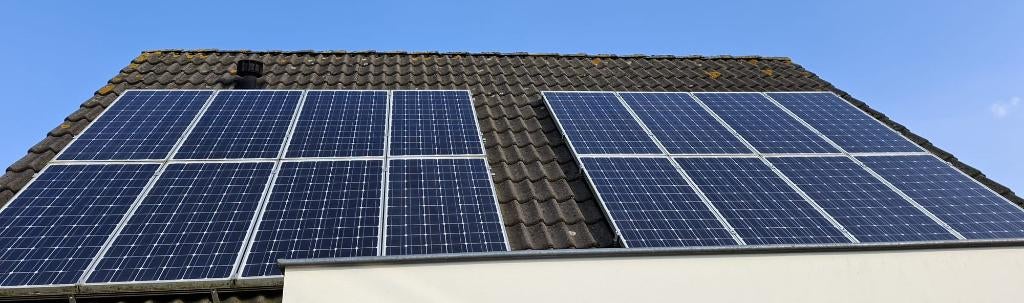 16 Zonnepanelen + omvormer 3 Kw, Ophalen, Gebruikt